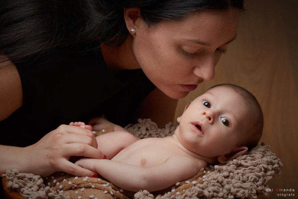 mama con bebe despierto