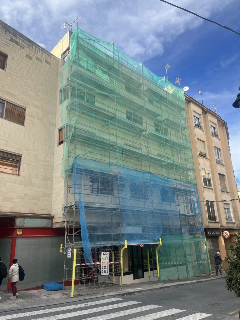 Instalación artistica en fachada